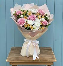 Букет цветов из:  Гвоздики, Орхидеи и Розы в Заречье