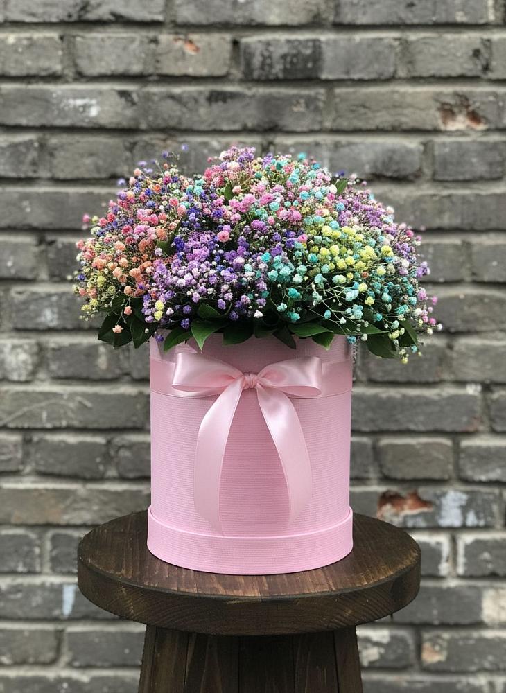 Цветочная композиция из Гипсофила и Розы в шляпной коробке в Заречье