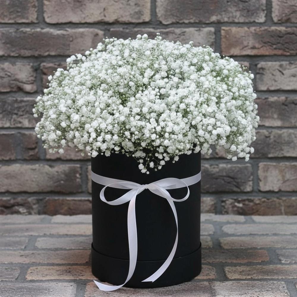 Цветочная композиция из Гипсофила в шляпной коробке в Заречье