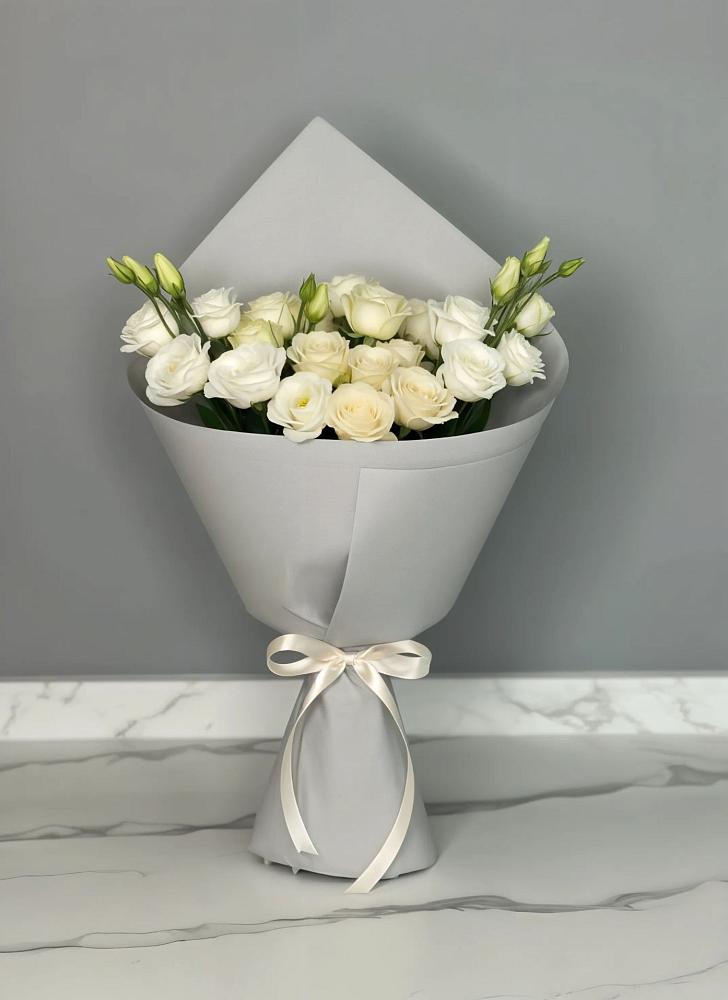 Букет цветов из: Розы и Лизиантусы в Заречье