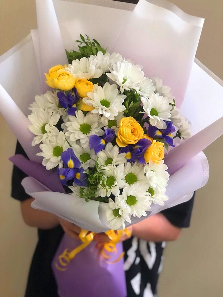 Букет цветов из: Ирисы, Хризантемы и Розы в Заречье