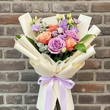 Букет цветов из:  Лизиантусы и Розы в Заречье