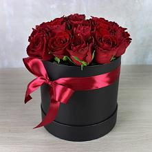 Цветочная композиция из Розы в шляпной коробке в Заречье