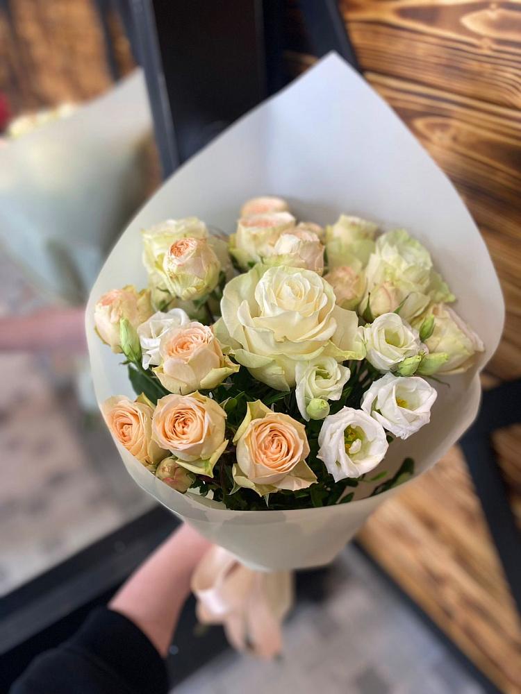 Букет цветов из: Розы и Лизиантусы в Заречье